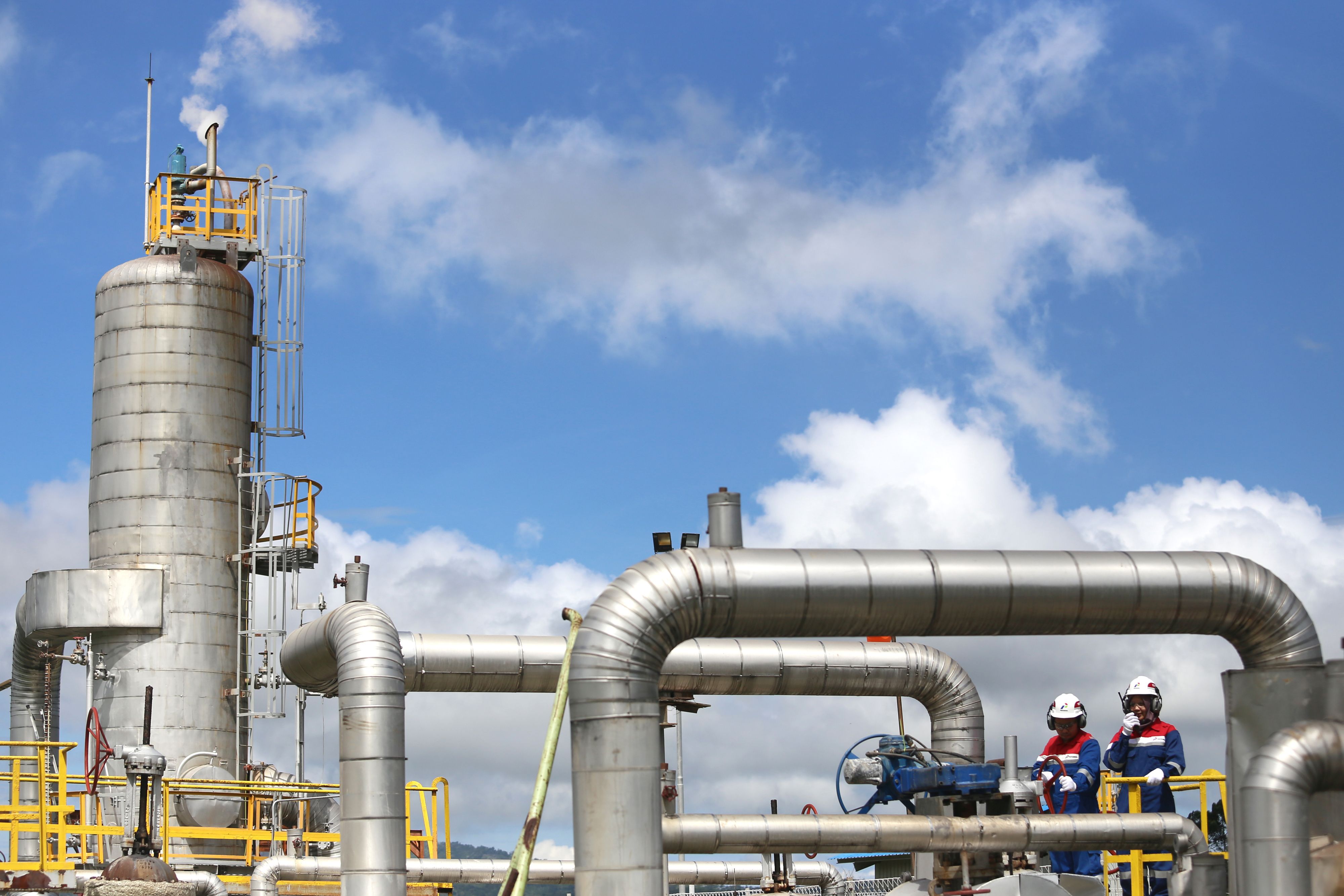 Industrial plant with engineers on site